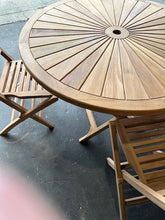 Load image into Gallery viewer, 120cm Sunshine Round Teak Folding Table and 4 Hampton chairs ( Seconds )