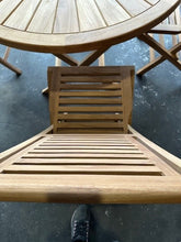 Load image into Gallery viewer, 120cm Sunshine Round Teak Folding Table and 4 Hampton chairs ( Seconds )