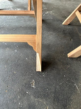 Load image into Gallery viewer, 120cm Sunshine Round Teak Folding Table and 4 Hampton chairs ( Seconds )