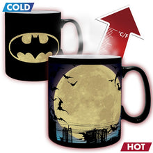 Load image into Gallery viewer, DC COMICS Mug Heat Change Batman the Dark Knight. COLLECTABLES
