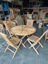 Load image into Gallery viewer, 120cm Sunshine Round Teak Folding Table and 4 Hampton chairs ( Seconds )
